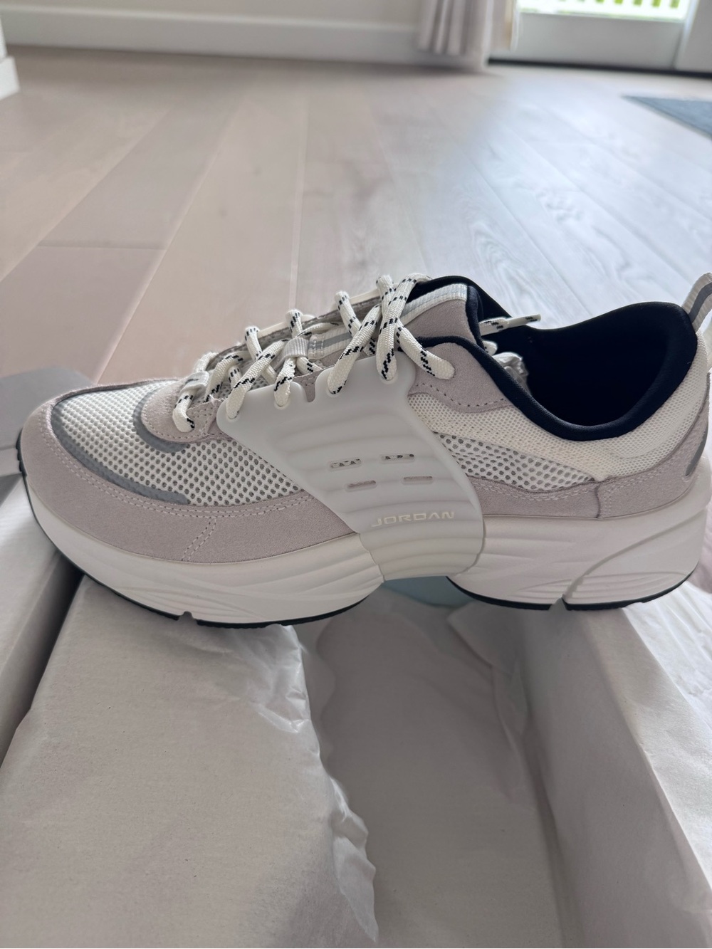 Jordan Trunner Men’s Golf White and Light Gray Mesh Golf Sneakers NWT